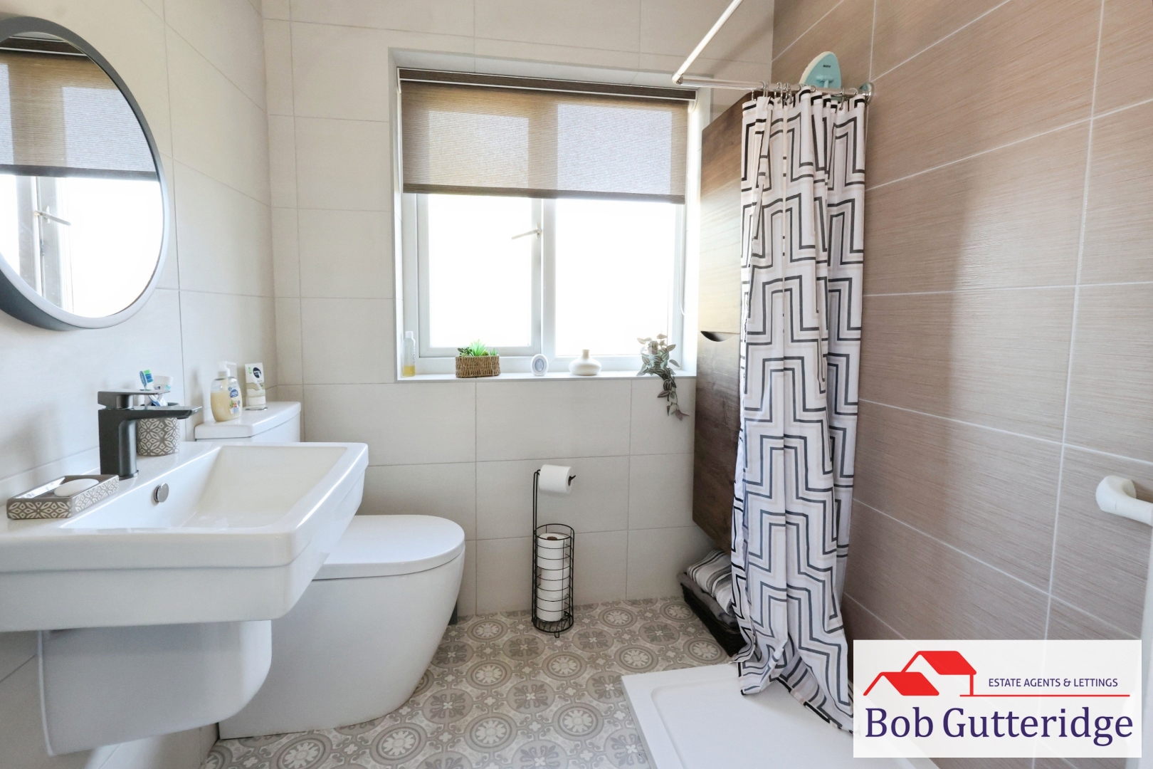 LUXURY FIRST FLOOR SHOWER ROOM